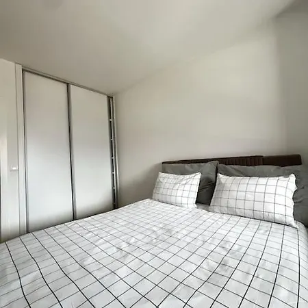 Flat In With A Garage Апартаменты