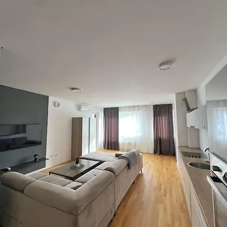 Flat In With A Garage *